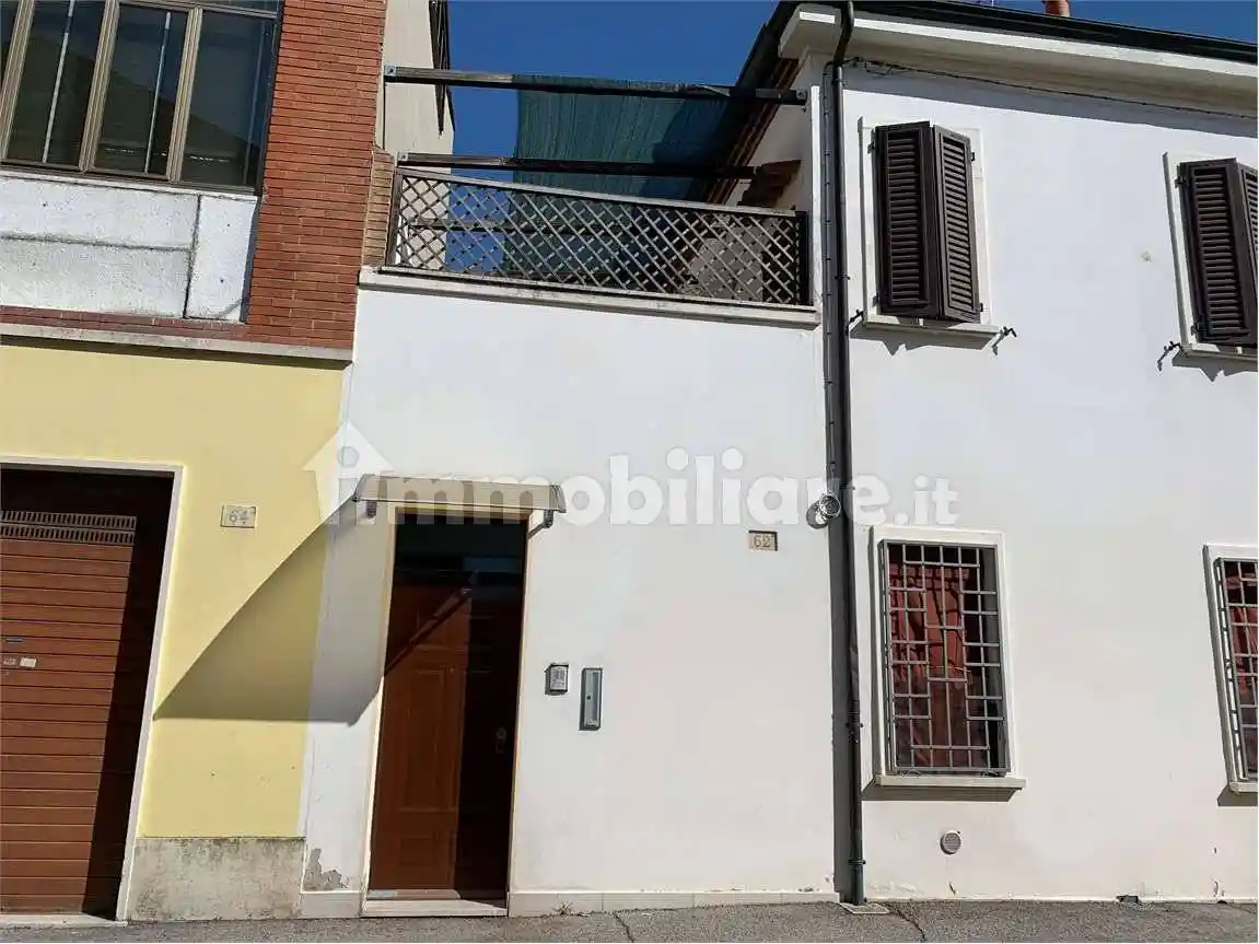 Casa indipendente in affitto a Ferrara