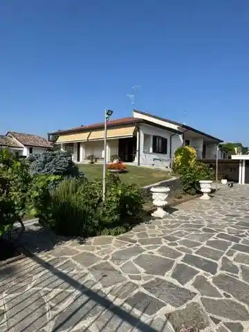 Villa in vendita a Inveruno