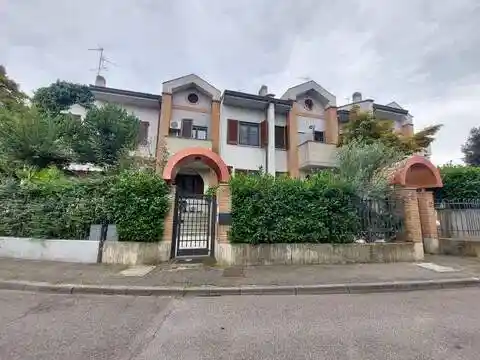 Villa in vendita a Trezzano sul Naviglio