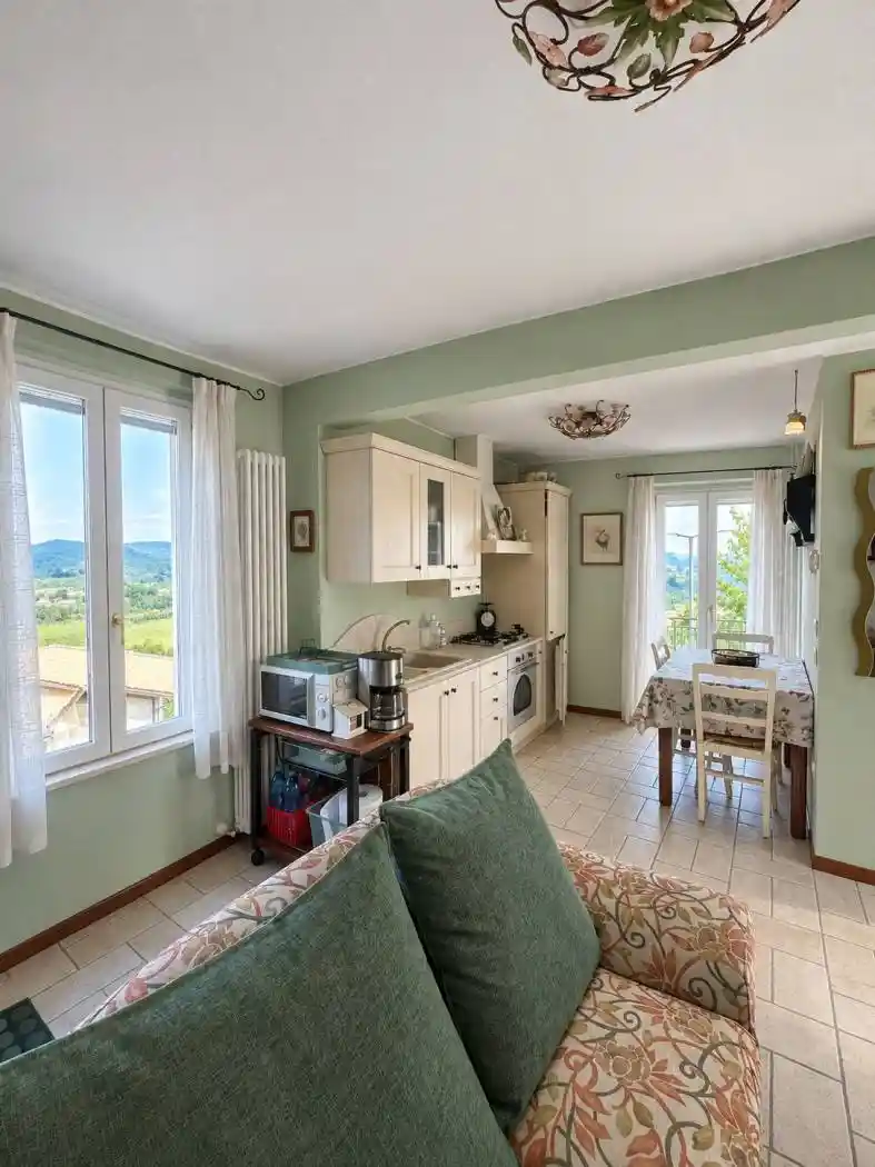 Casa indipendente in vendita a Varano de' Melegari