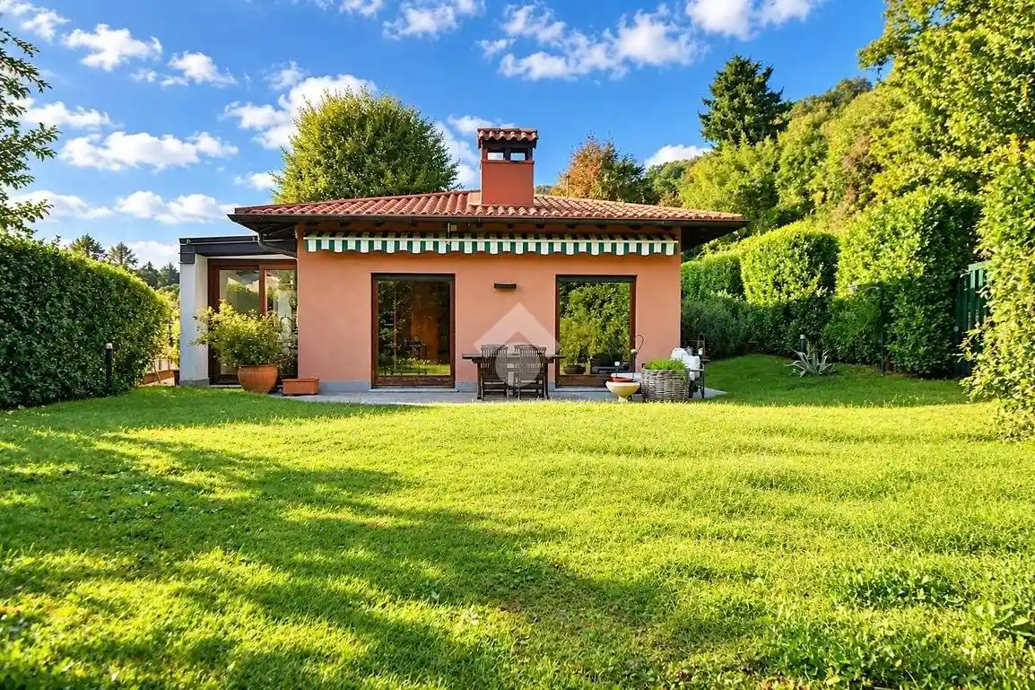 Villa in vendita a Tavernerio