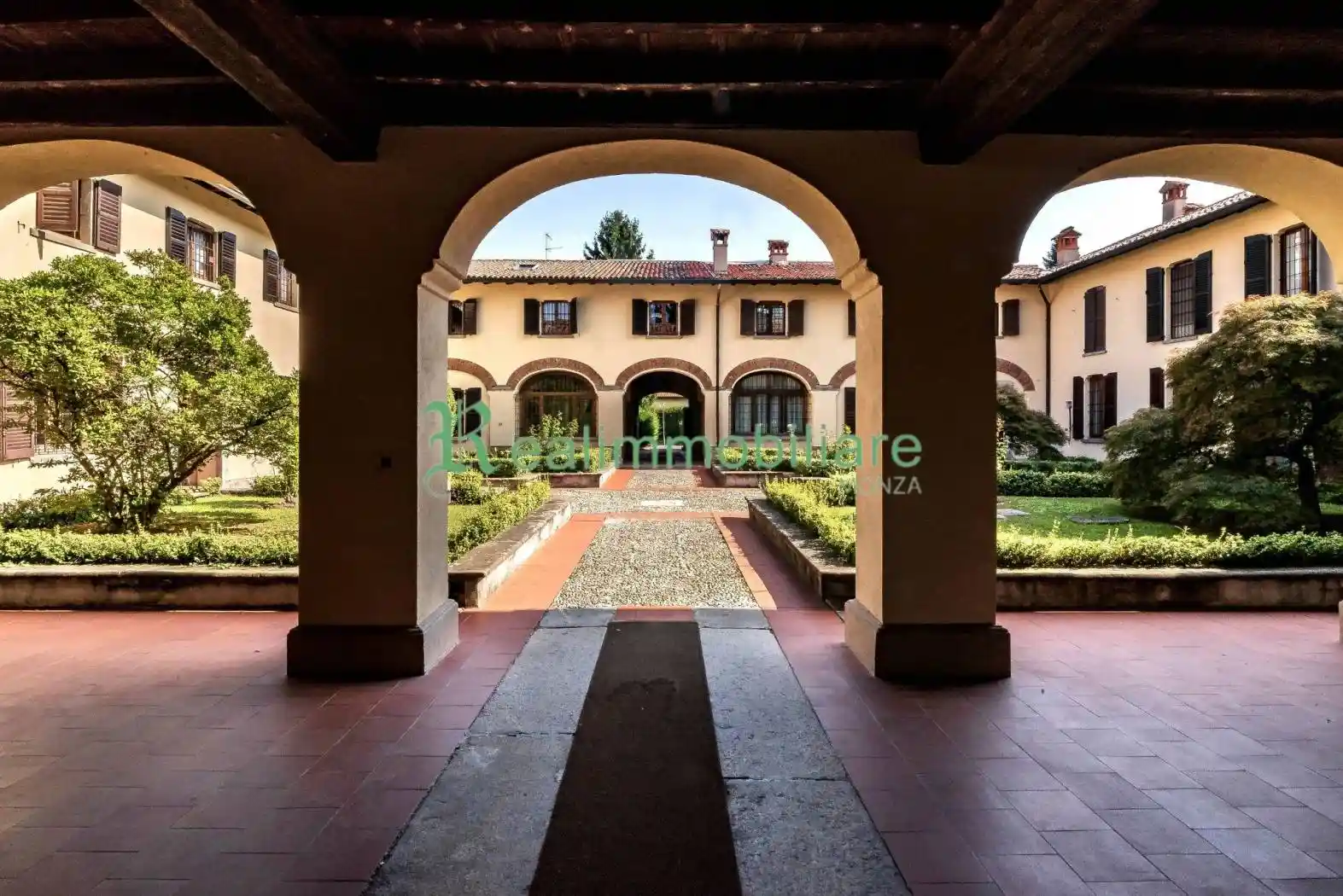 Appartamento in vendita a Carate Brianza