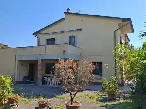 Villa in vendita a Crespina e Lorenzana