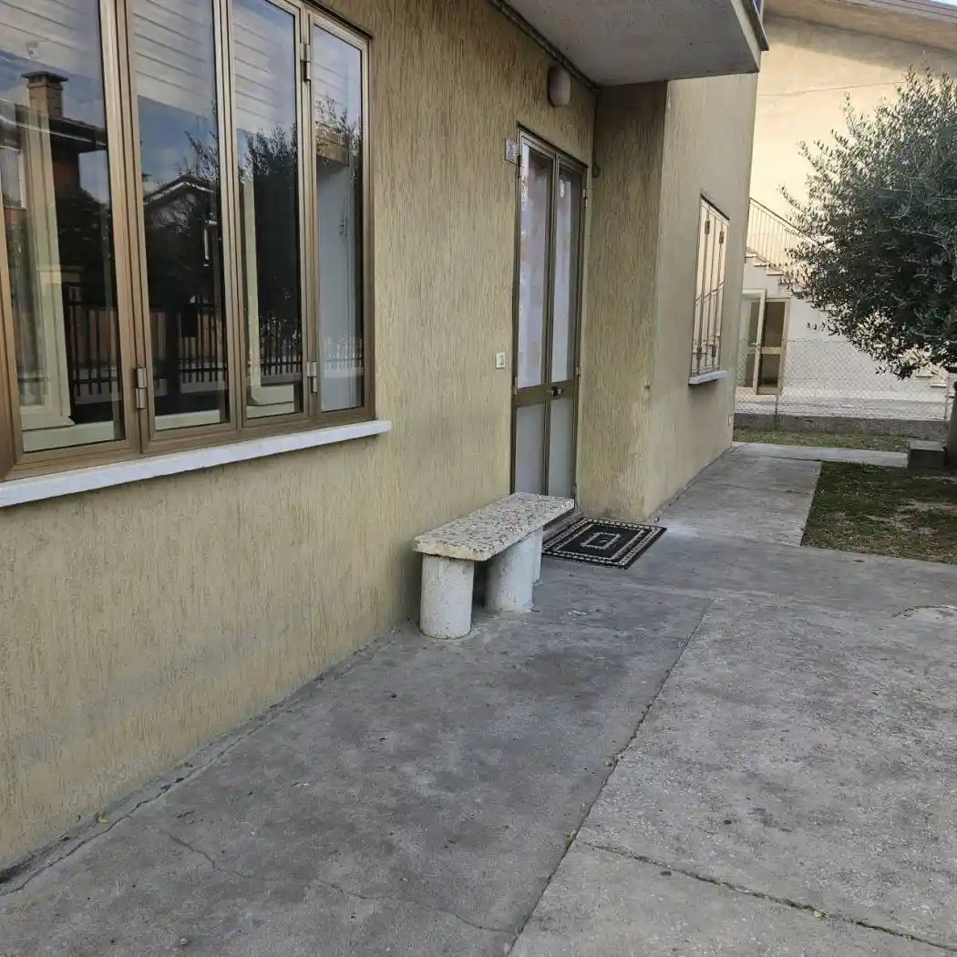 Casa indipendente in vendita a Villa Estense