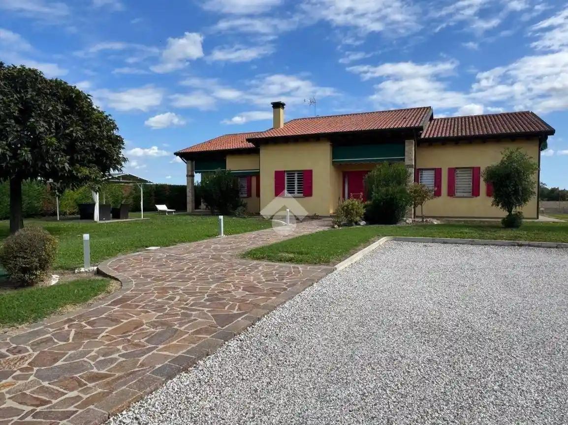 Villa in vendita a Due Carrare