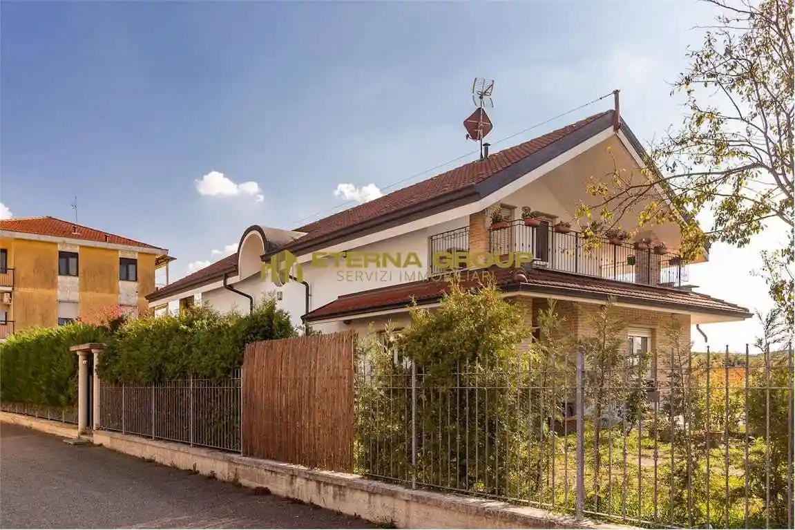 Villa in vendita a La Loggia
