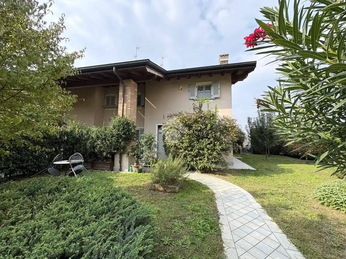 Villa in vendita a Tavazzano con Villavesco
