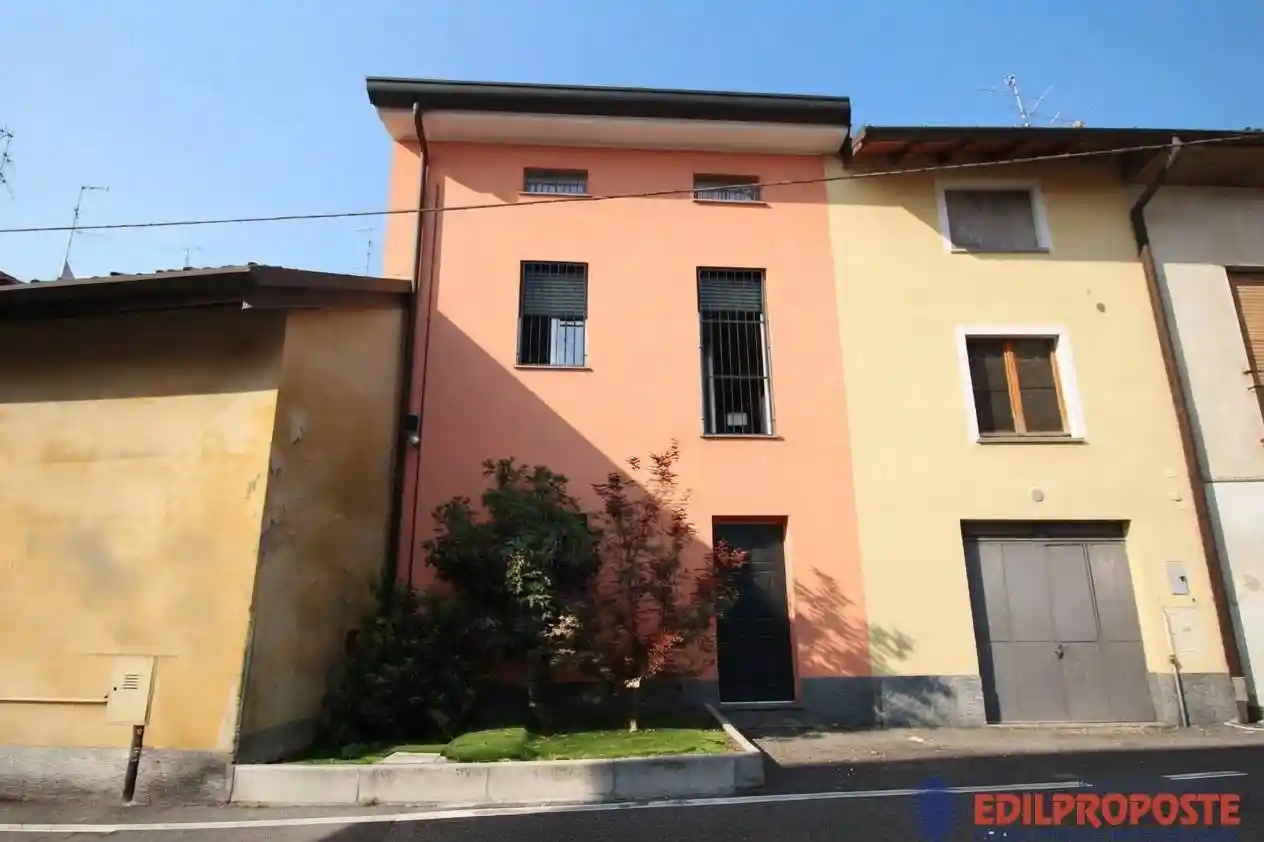 Appartamento in vendita a Lazzate