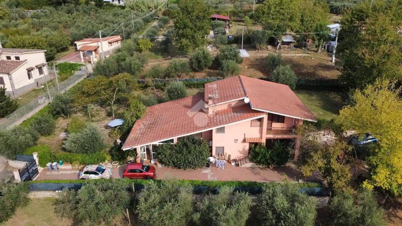 Villa in vendita a Cave