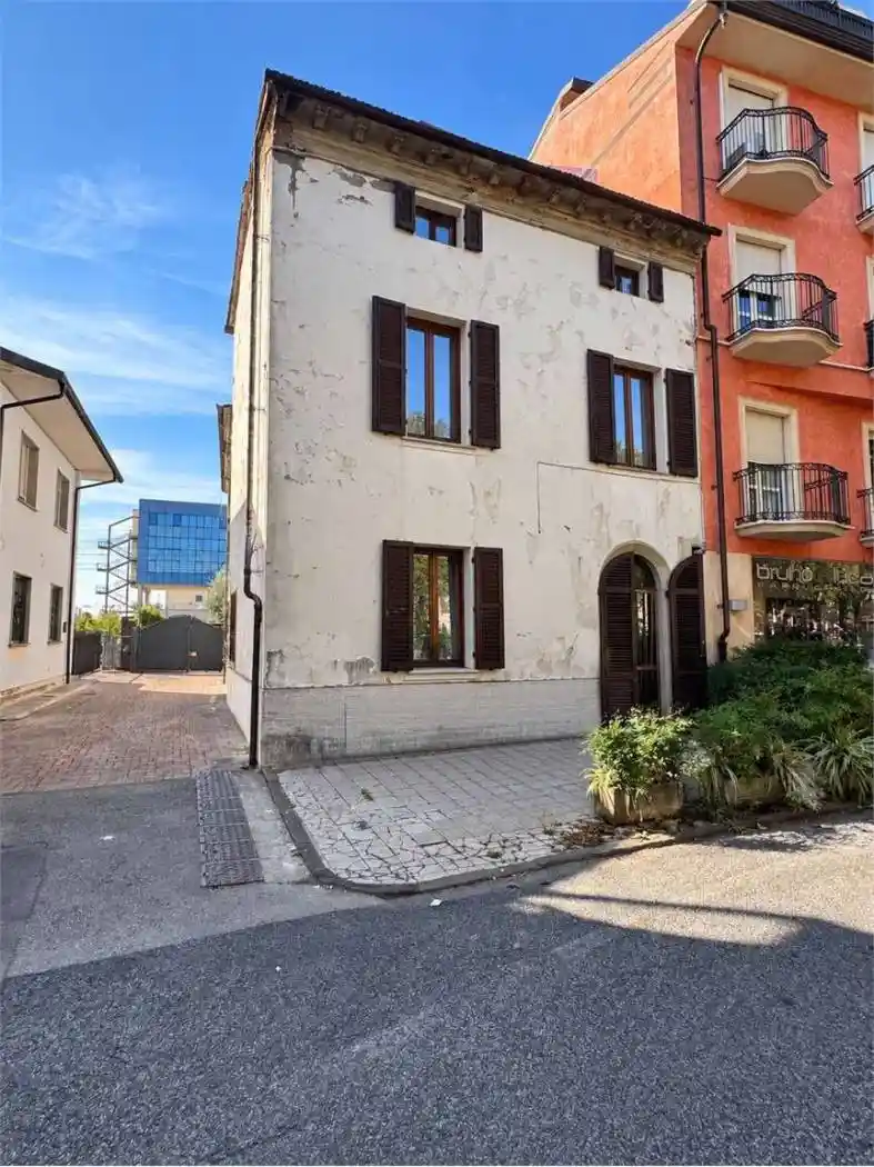 Casa indipendente in vendita a Montecatini-Terme