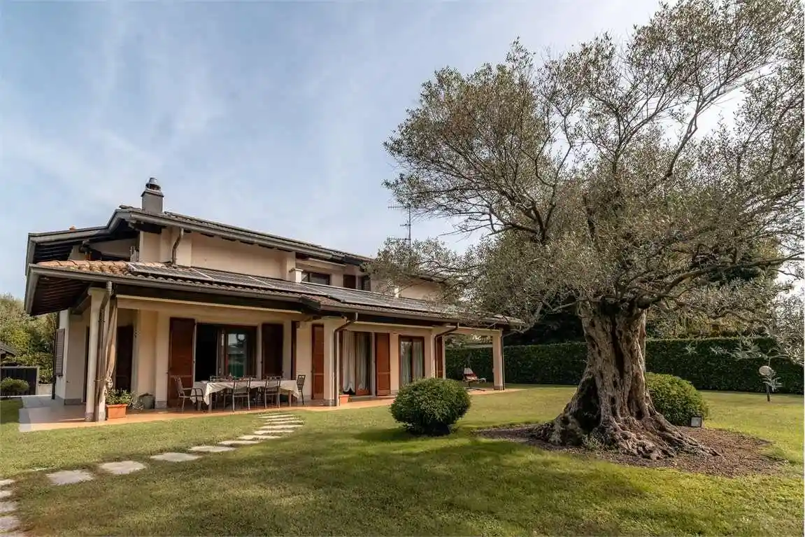 Villa in vendita a Varese