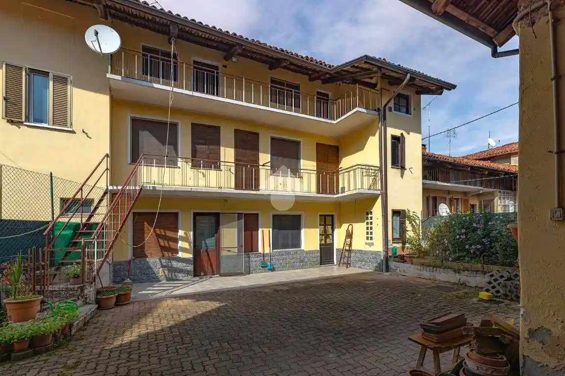 Casa indipendente in vendita a Bollengo