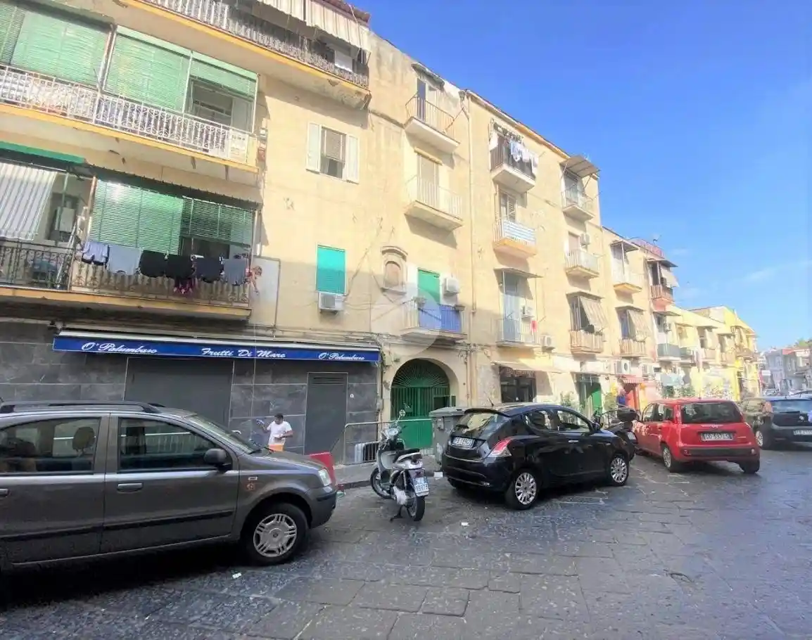 Appartamento in vendita a Napoli