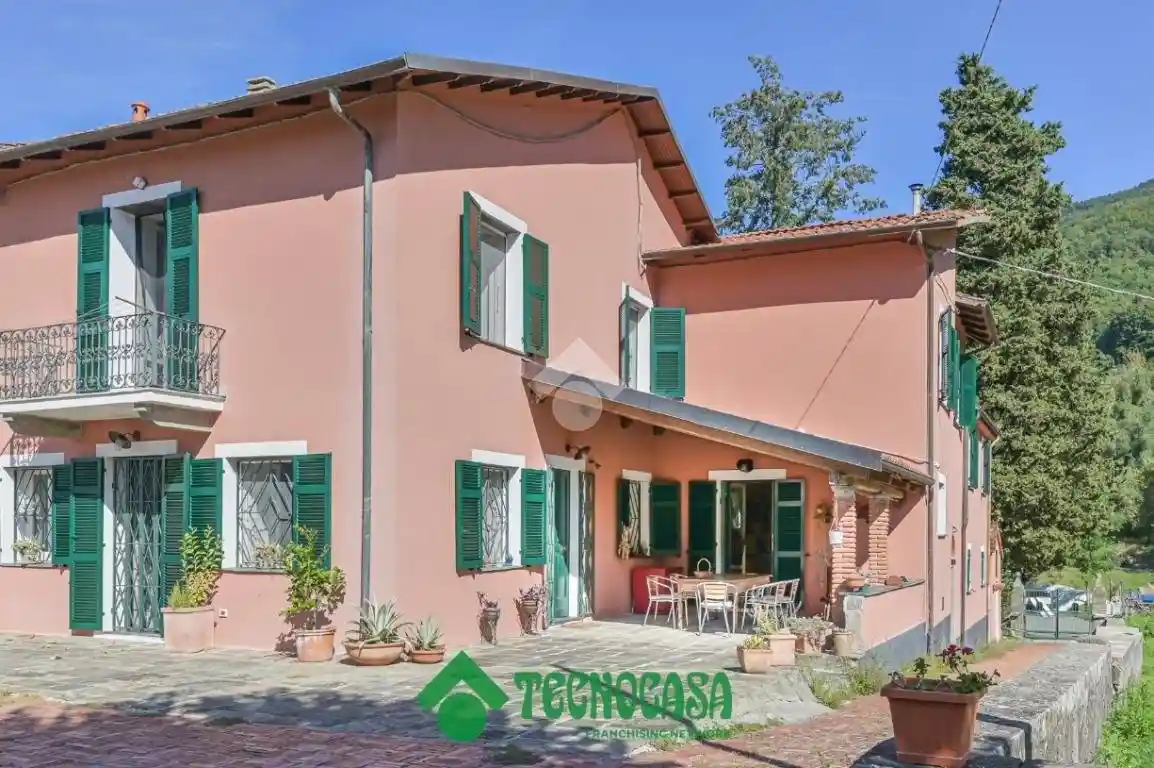 Casa indipendente in vendita a Calice al Cornoviglio