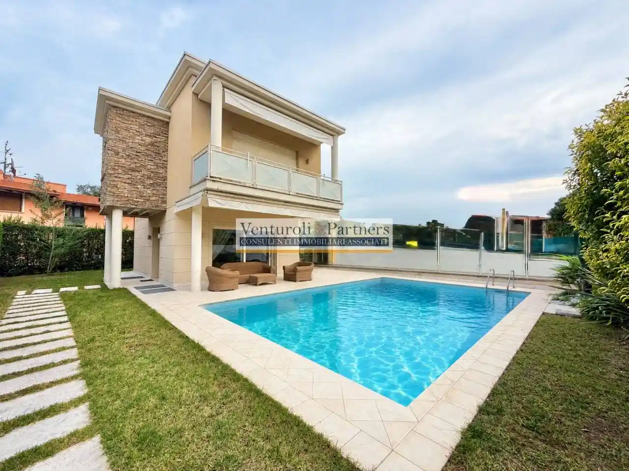 Villa in vendita a Padenghe sul Garda