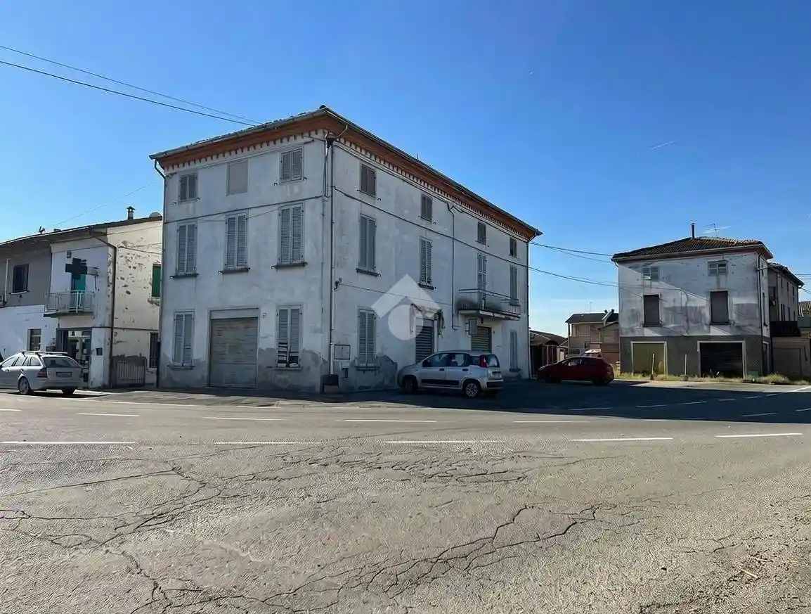 Casa indipendente in vendita a Soragna