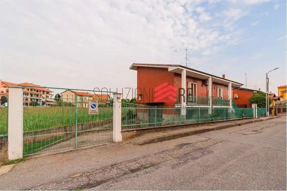Villa in vendita a Trecate