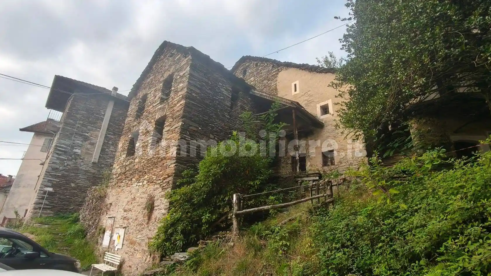 Casa indipendente in vendita a Caprezzo