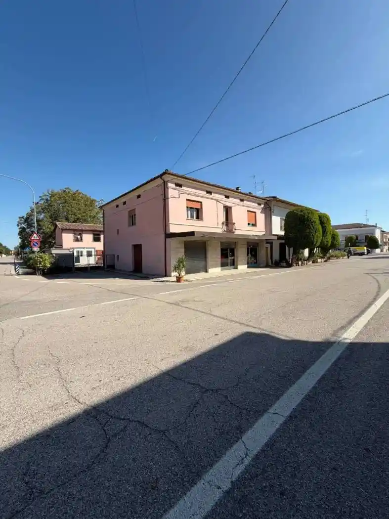 Villa in vendita a Cento