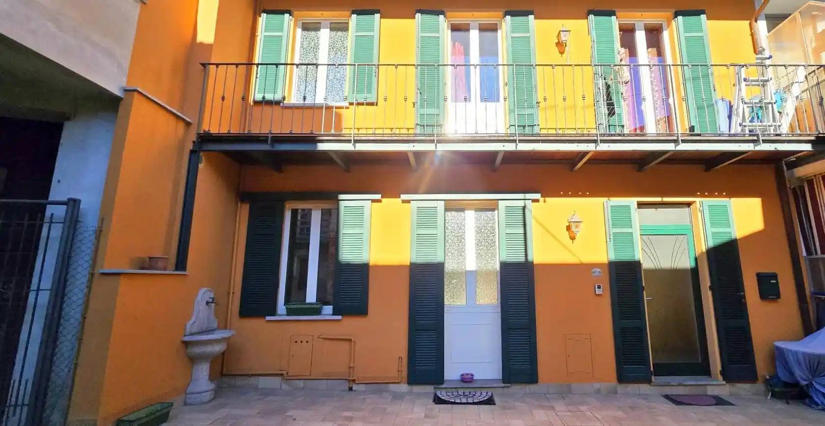 Appartamento in vendita a Angera