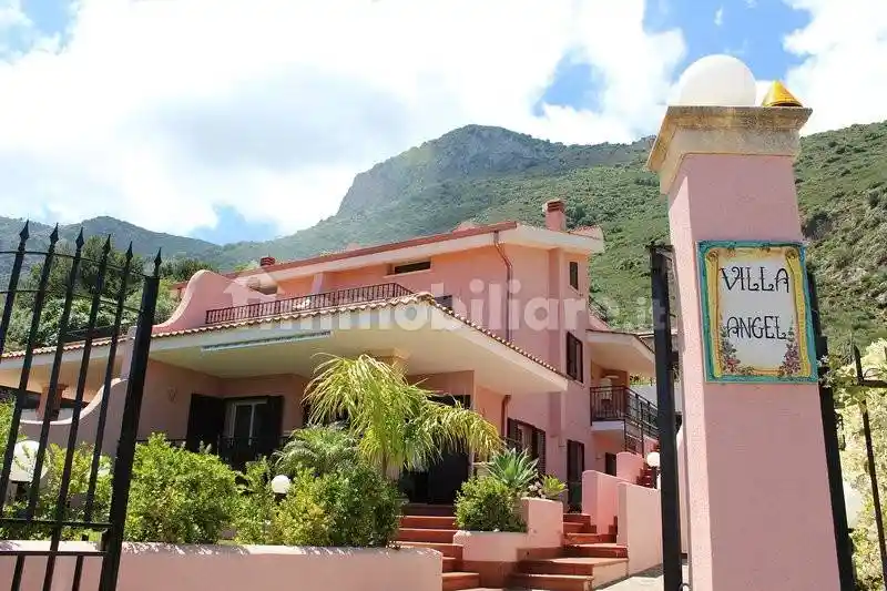 Villa in affitto a Altavilla Milicia