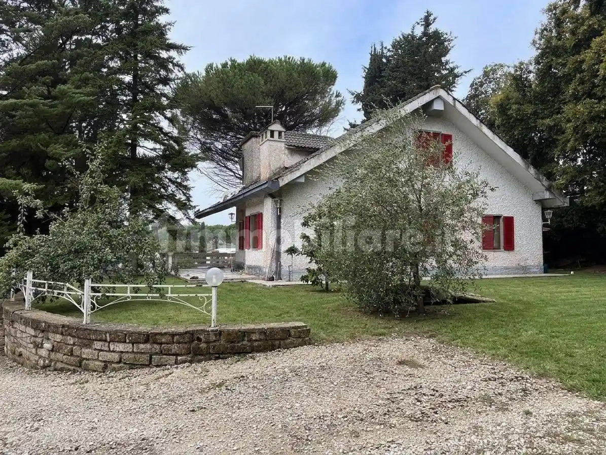 Villa in vendita a Sutri