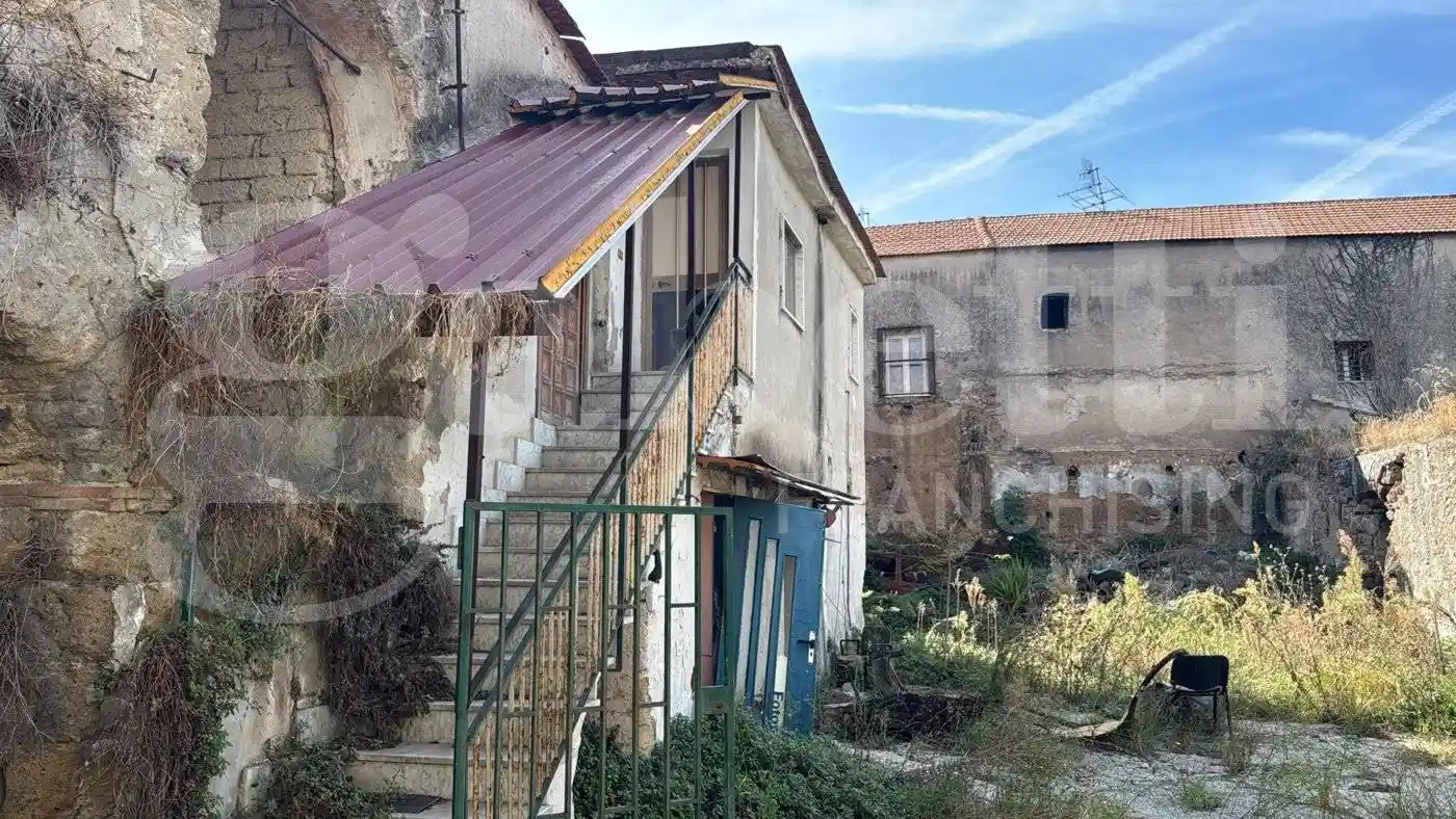 Palazzo - Edificio in vendita a Aversa