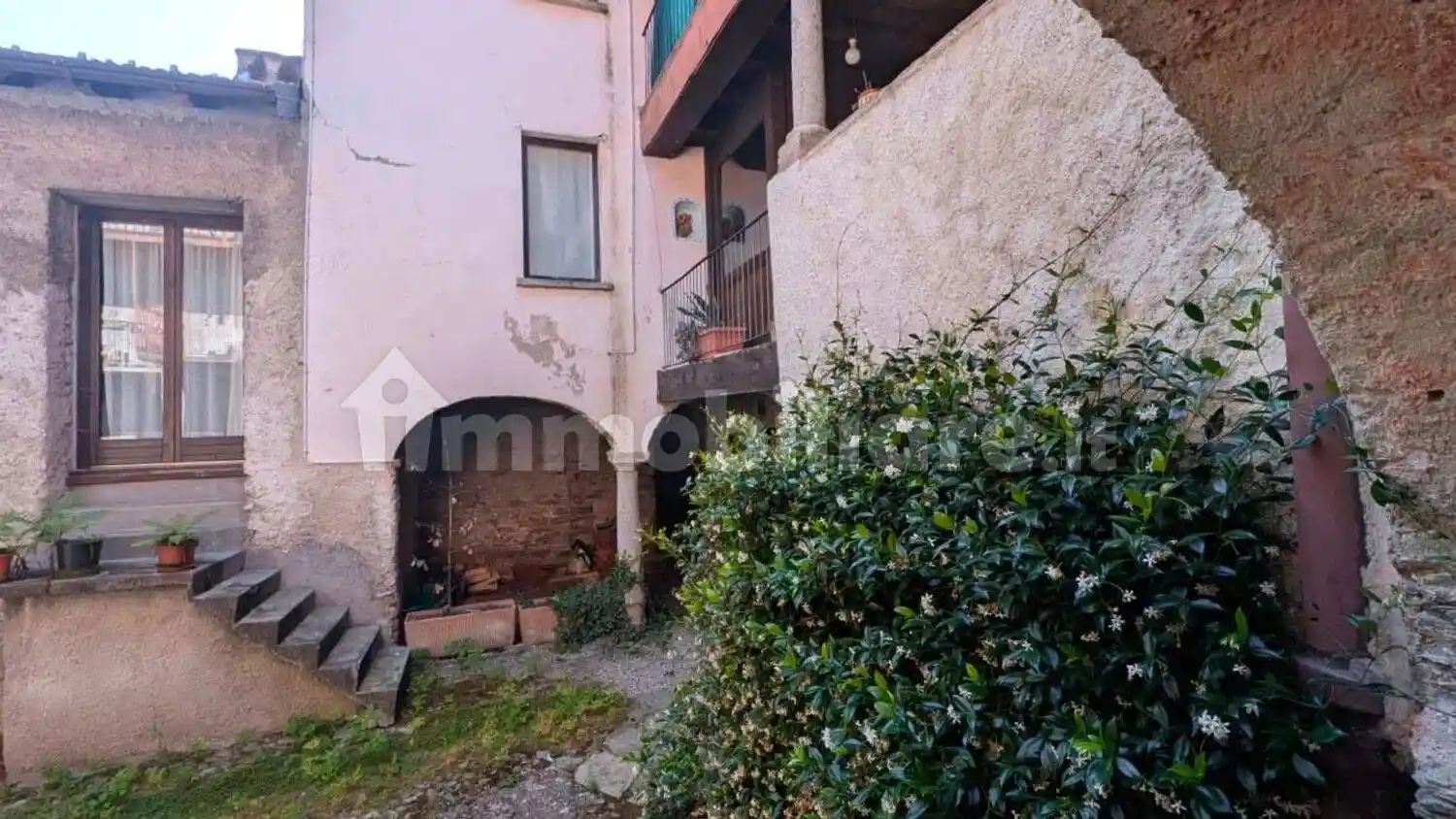 Appartamento in vendita a Agra