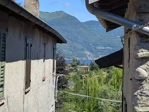 Villa in vendita a Castelveccana