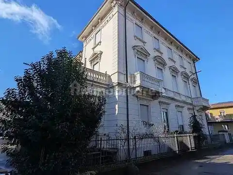 Appartamento in vendita a Luino