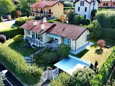 Villa in vendita a Castelveccana