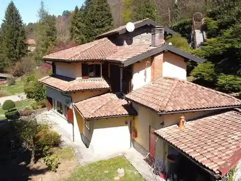 Villa in vendita a Montegrino Valtravaglia