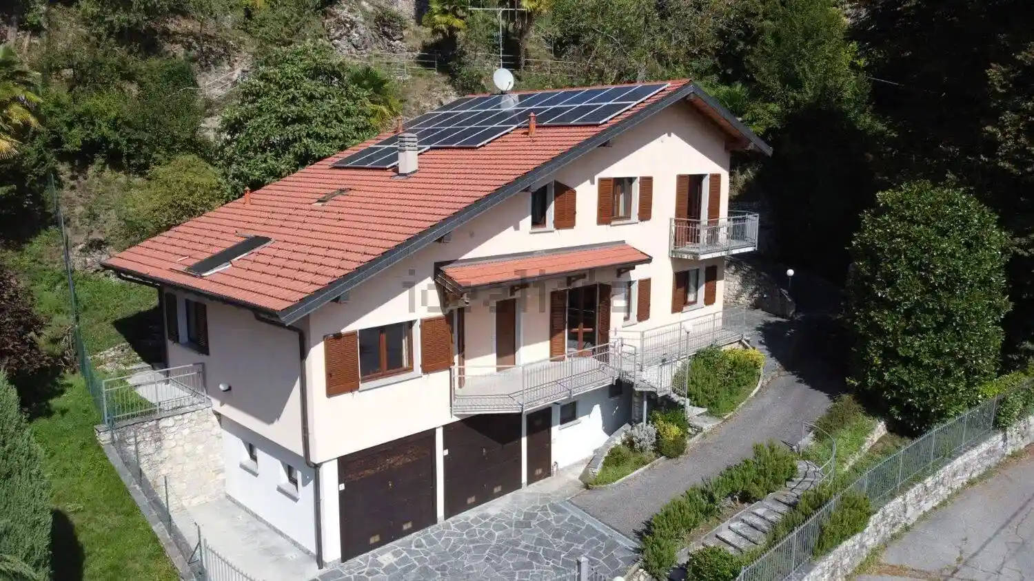 Villa in vendita a Brezzo di Bedero