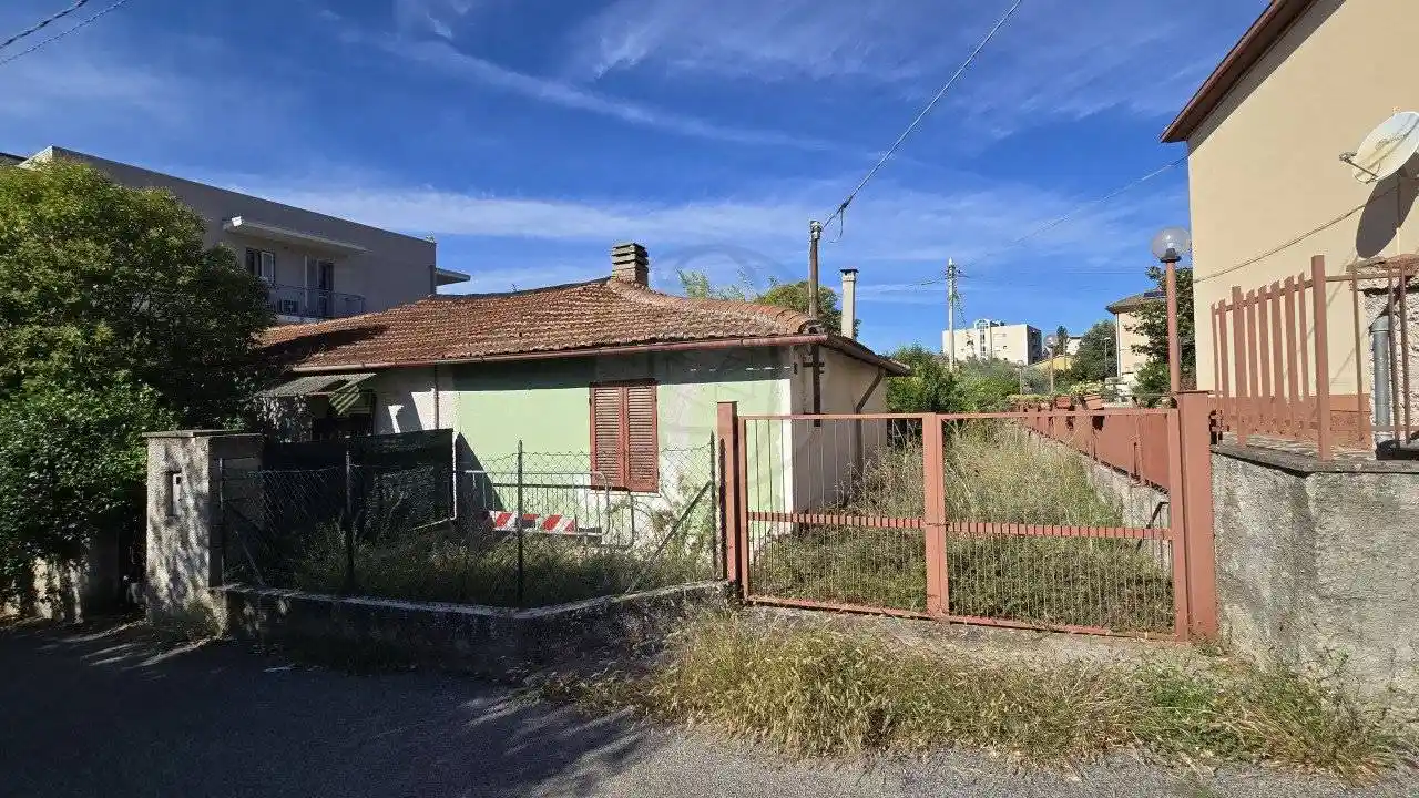 Casa indipendente in vendita a Terni