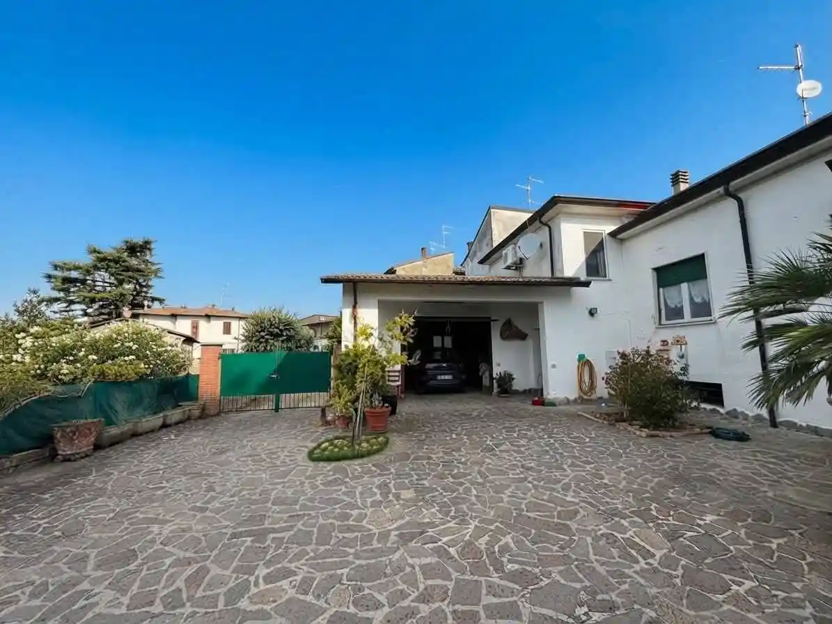 Villa in vendita a San Damiano al Colle