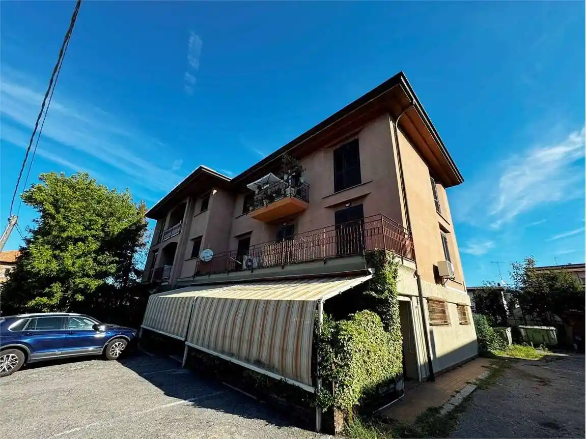 Palazzo - Edificio in vendita a Faloppio