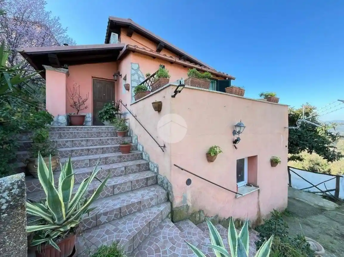 Casa indipendente in vendita a Magliano Sabina