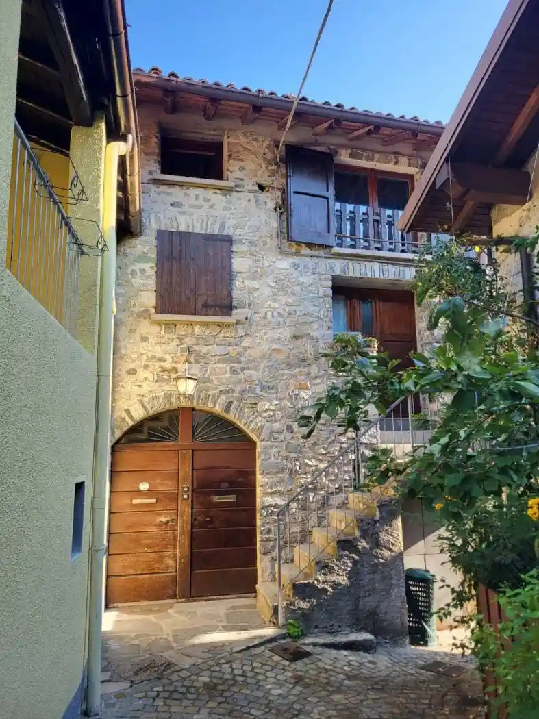 Casa indipendente in vendita a Barni