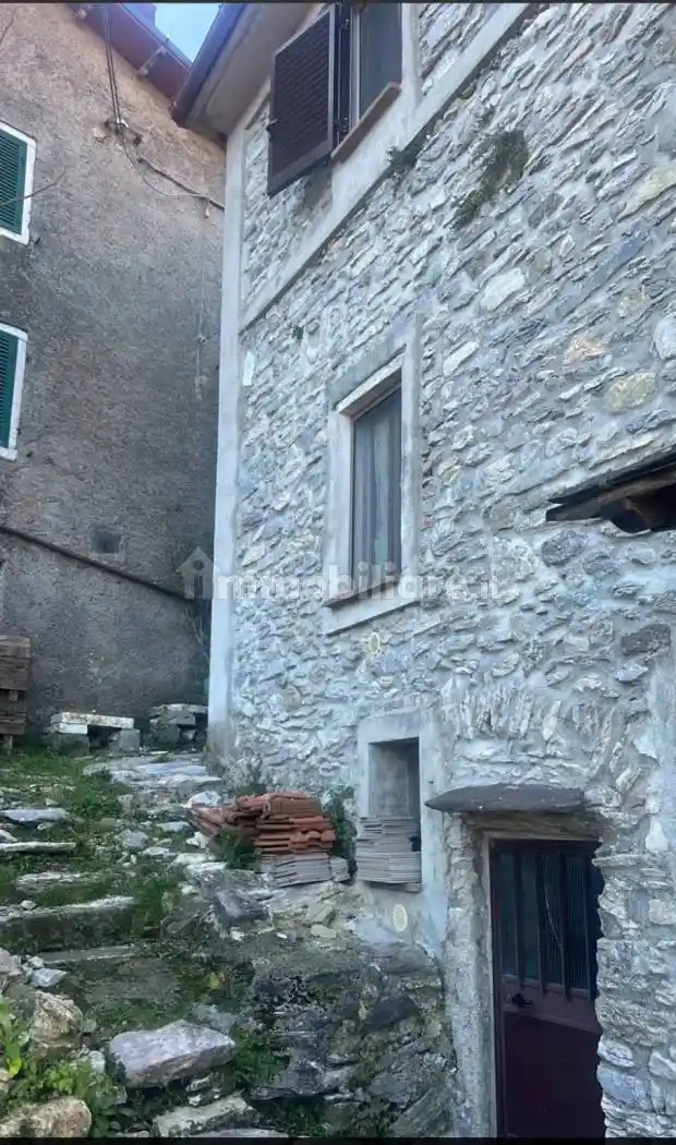 Casa indipendente in vendita a Vagli Sotto
