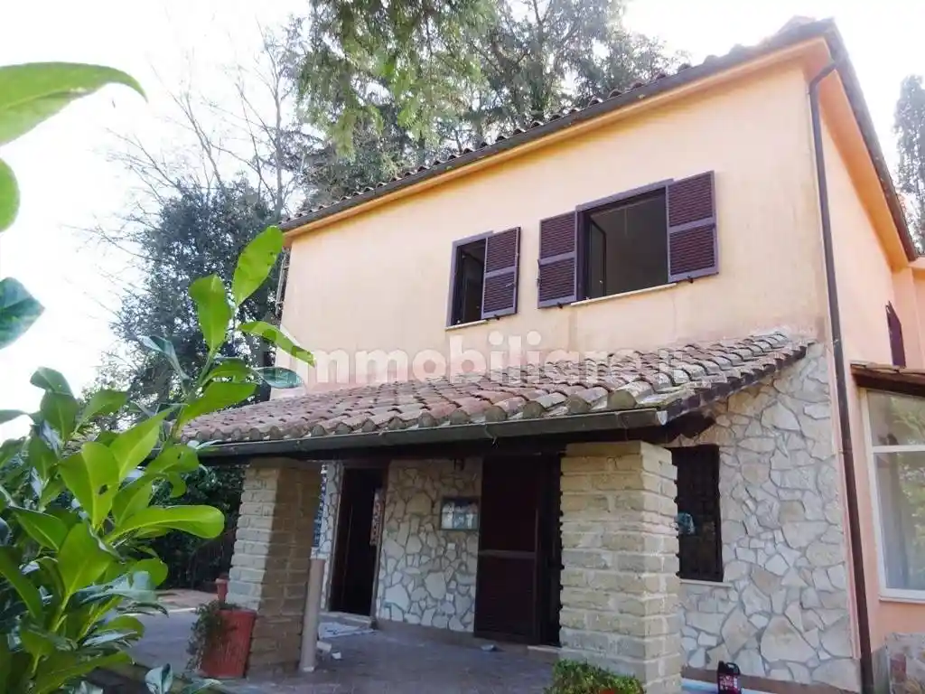 Villa in vendita a Bracciano