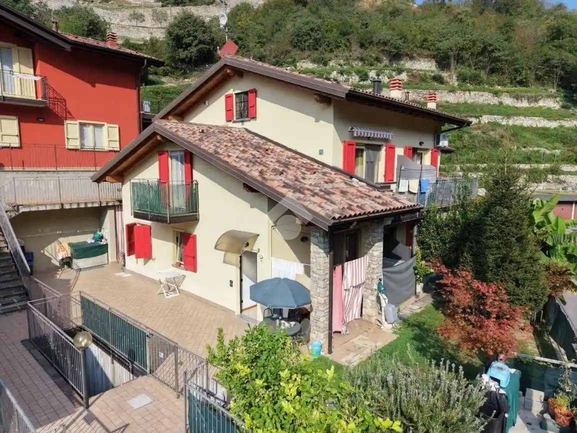 Appartamento in vendita a Adrara San Martino