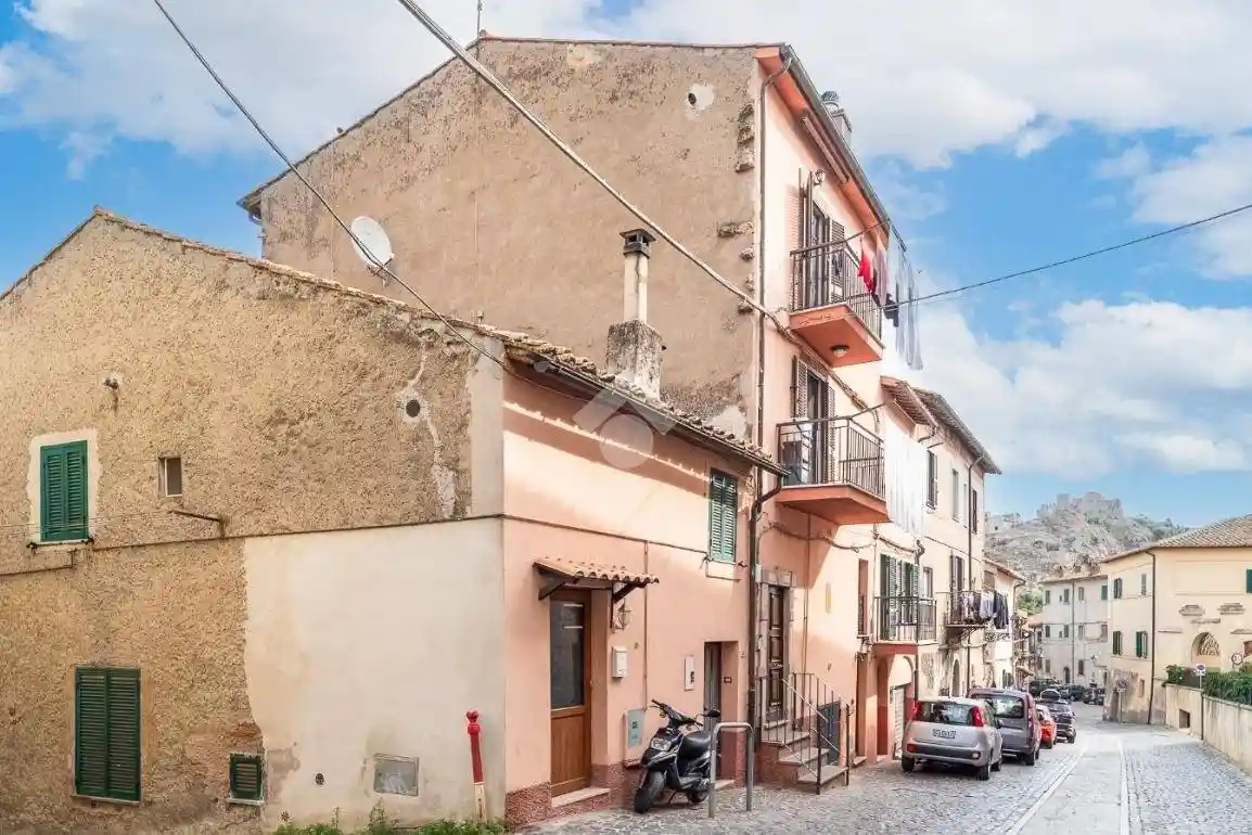Appartamento in vendita a Tolfa