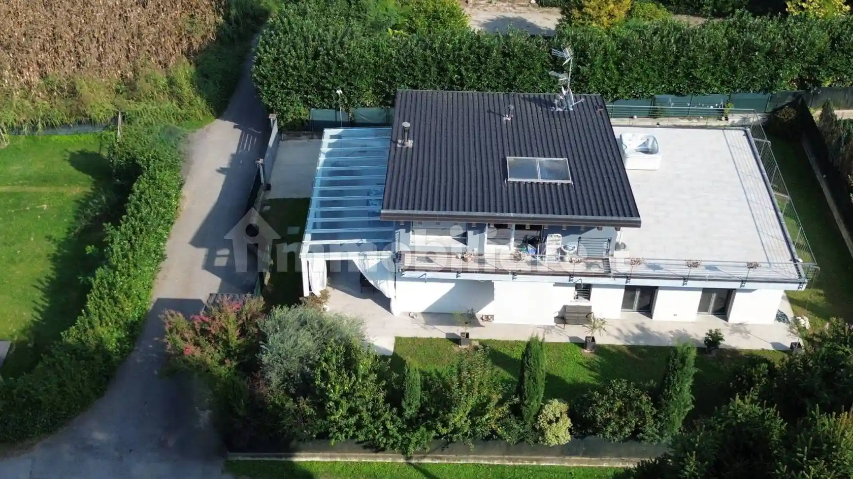 Villa in vendita a Angera