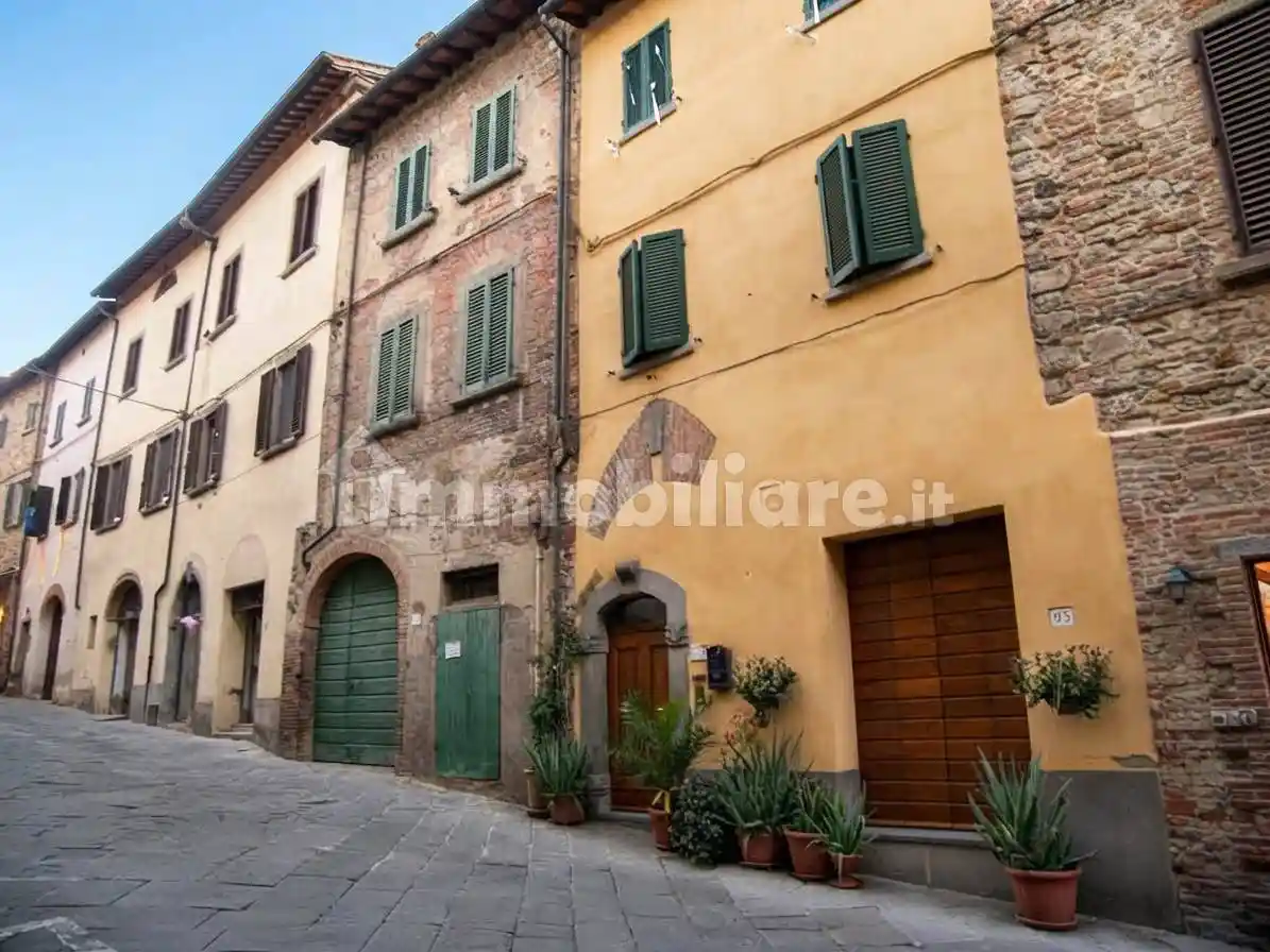 Casa indipendente in vendita a Lucignano
