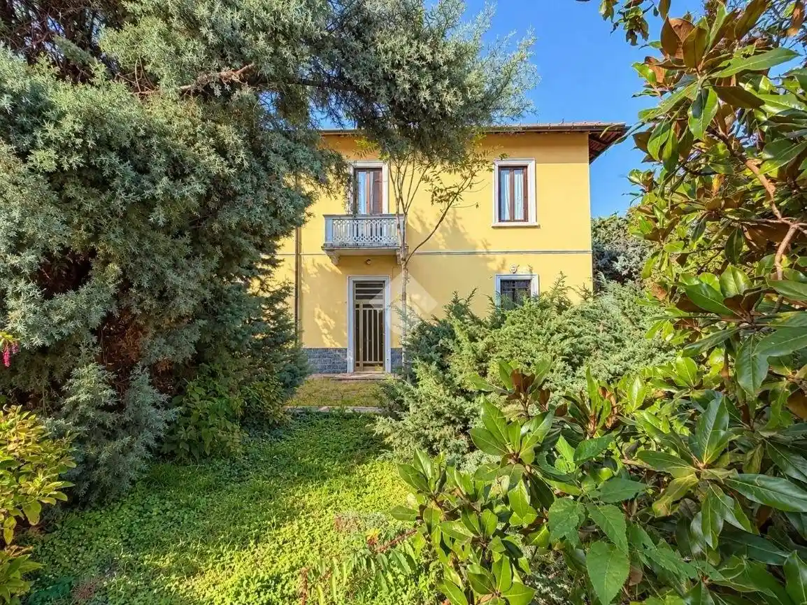 Villa in vendita a Caronno Pertusella
