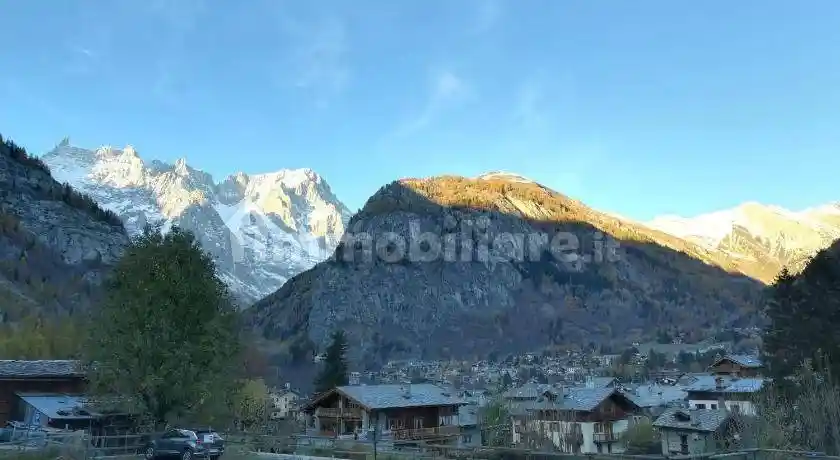 Appartamento in vendita a Courmayeur