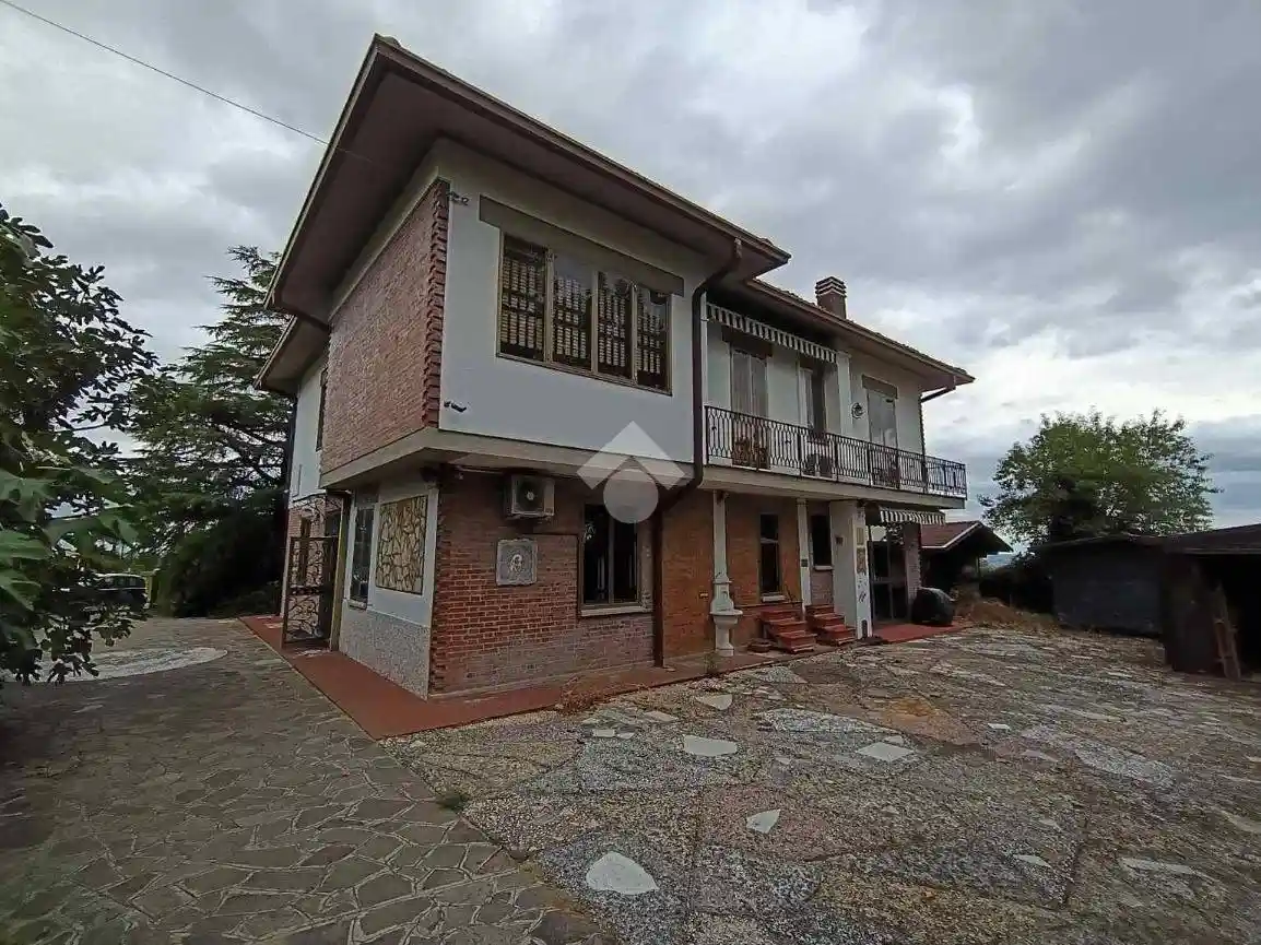 Villa in vendita a Dozza