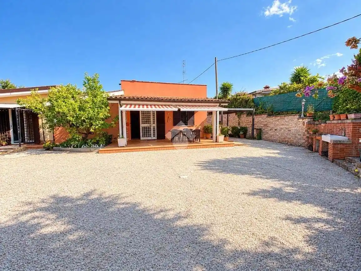 Casa indipendente in vendita a Lanuvio