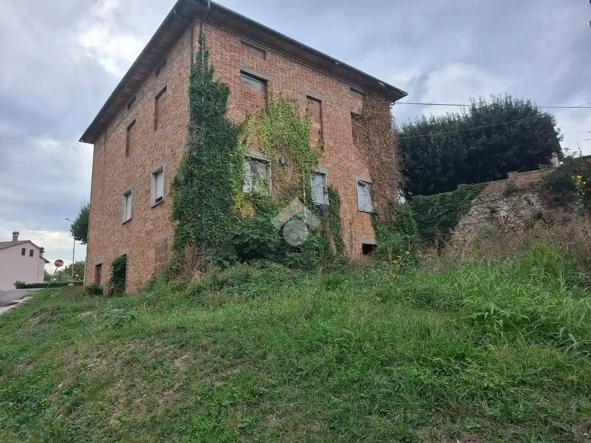 Casa indipendente in vendita a Montecastrilli