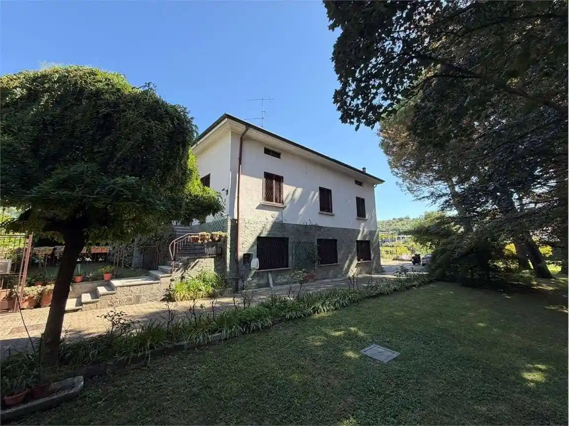 Villa in vendita a Gazzada Schianno